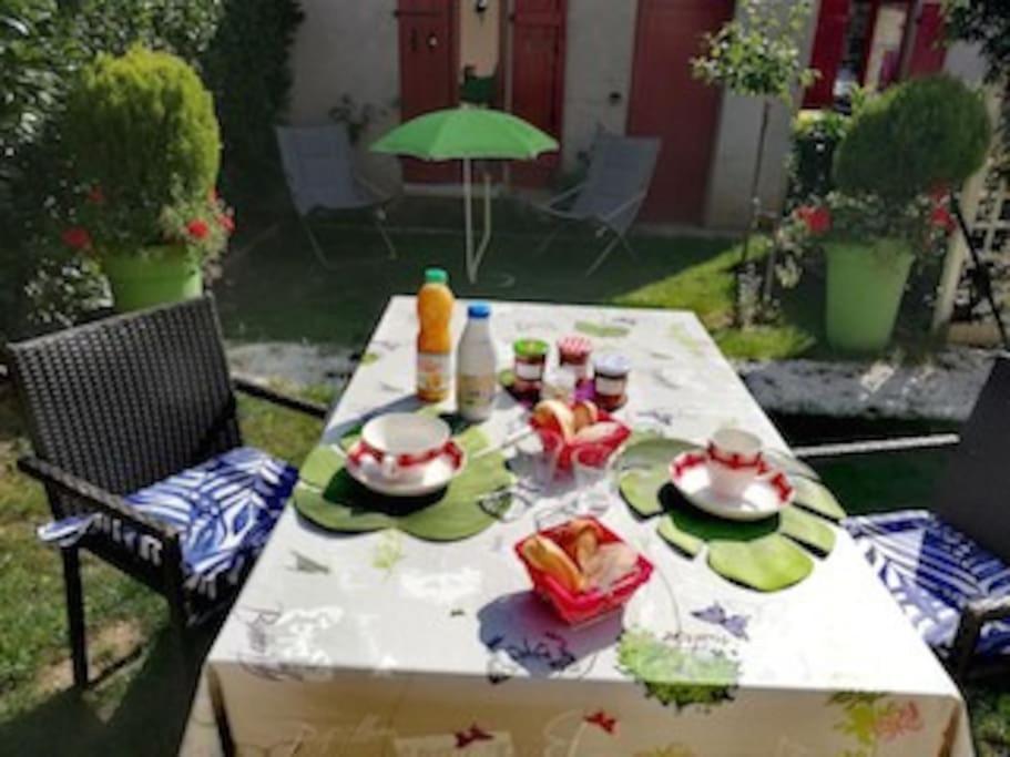 Вилла F3 80 M2 Longere Plain Pied Au Centre Auxonne. Экстерьер фото